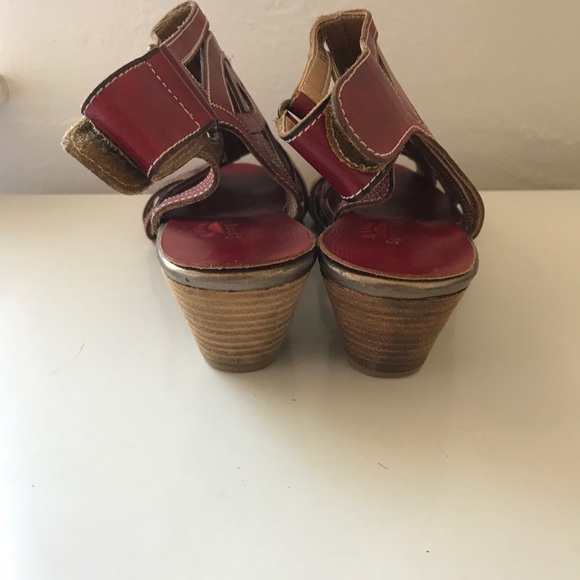 Spring Step Sandals - Picture 5 of 6